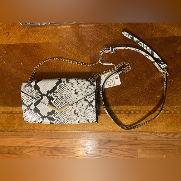 Urban Expressions Hester Snake Skin Vegan Leather Crossbody Bag Women’s NWT - Picture 2 of 7